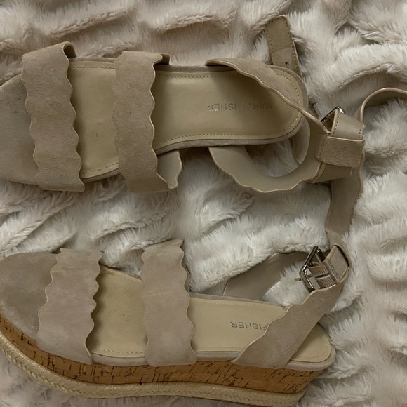 New Marc Fisher Sandle Never Used before Only weared once before! - Picture 2 of 3